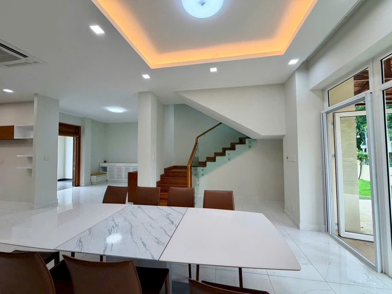 Biệt thự Phú Gia Phú Mỹ Hưng Quận 7, 4 phòng ngủ, có sân vườn